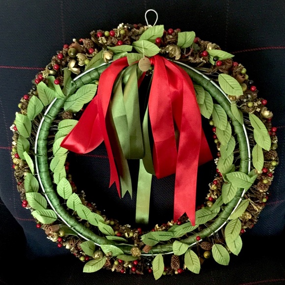 MacKenzie - Childs 𝐼𝑑𝑎 𝑆𝑐𝘩𝑙𝑜𝑠𝑠𝑏𝑒𝑟𝑔 Berry & Cone Wreath - Picture 7 of 9